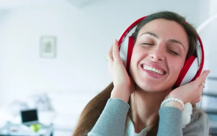 A música que você está ouvindo pode afetar seu humor