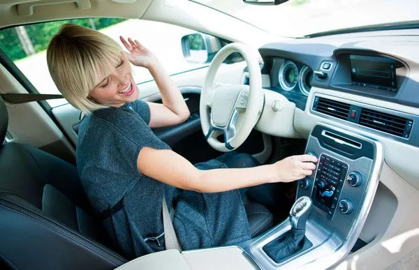 Música alta no carro pode afetar a saúde e também ocasionar multas