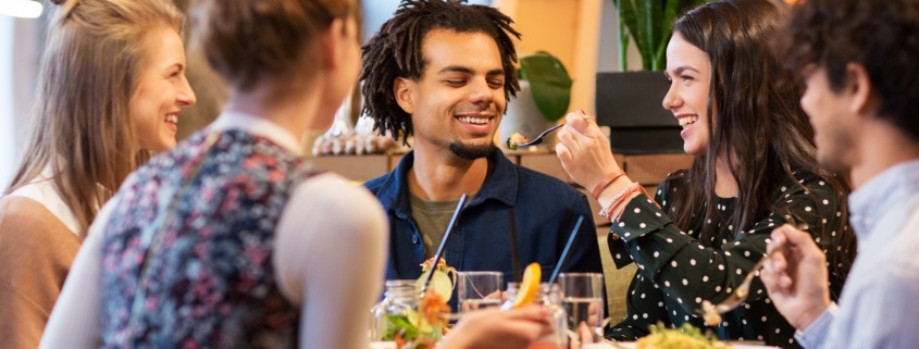 Qual é o papel da acústica em bares e restaurantes?