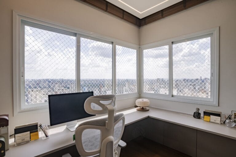 janelas antirruídos instaladas em escritório